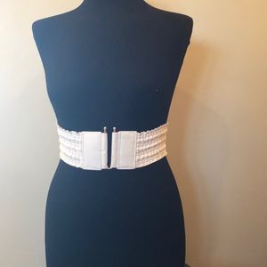 Wide waist belt